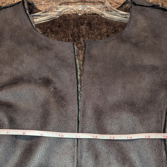 Faux Suede & Fur Vest, Pieced Construction, Chest Pit to Pit Lying Flat 22" - Picture 9 of 9
